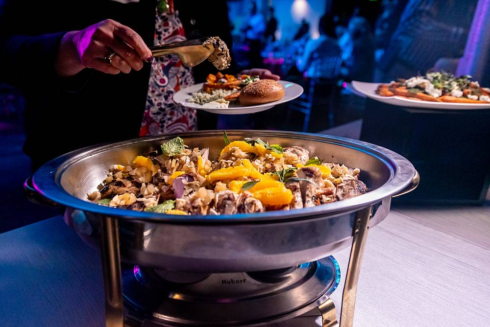 Trendy w cateringu na 2024 rok: Co będzie hitem na imprezach i konferencjach?